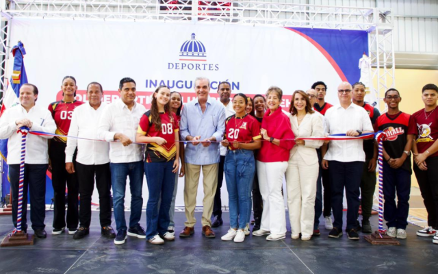 PUERTO PLATA: Abinader inaugura dos polideportivos