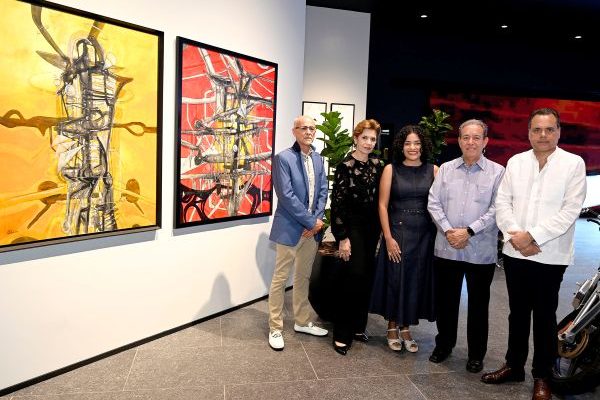 Inauguran exposición Caos & Equilibrio de Máximo Caminero
