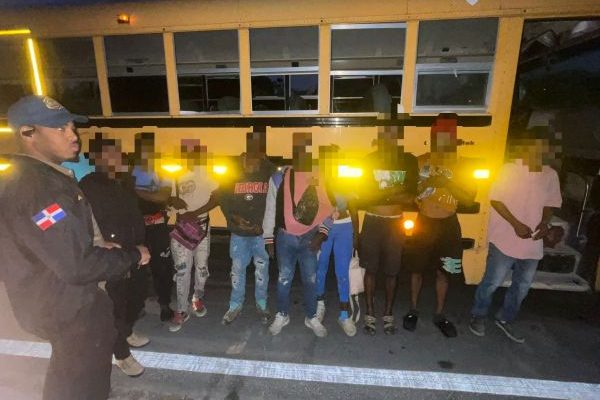 Detienen a 3,513 extranjeros indocumentados; deporta 2,896