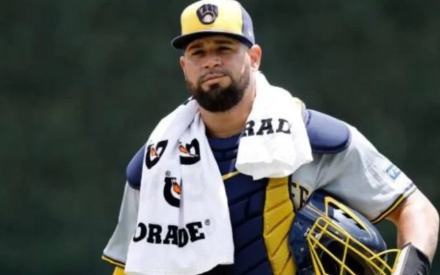 Gary Sánchez firma contrato con los Cerveceros Milwaukee