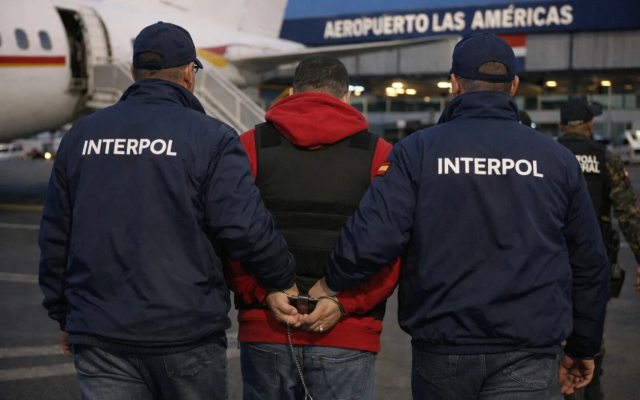 Extraditan desde España a un dominicano acusado asesinato