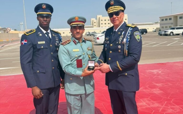 PN resalta graduación de uno de sus agentes Emiratos Árabes Unidos