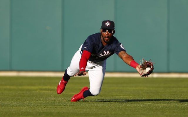 Padres firman al dominicano Miguel Andújar por un año