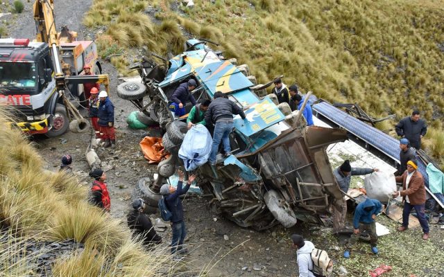 BOLIVIA: 14 fallecidos y un herido en accidente autobús
