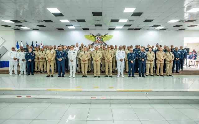 Reconocen a oficiales de las fuerzas militares dominicanas