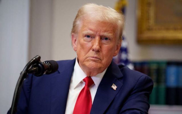 Trump endurece plan para quitar ciudadanía a nacidos fuera EUA