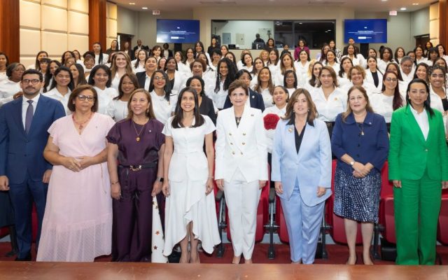 Cámara de Comercio SD gradúa empresarias en MujerES Avanza