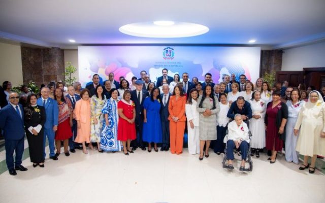 Senado reconoce a 32 féminas en “Mujeres que Transforman”