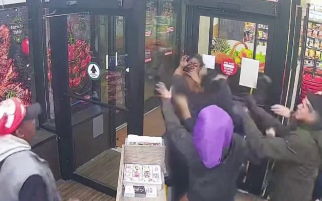 NY: Buscan grupo atacó a empleados dominicanos de un supermercado