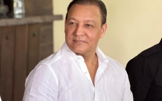 Abel Martínez critica manejo del Gobierno ante alza del petróleo