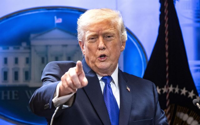 Trump afirma tiene «munición ilimitada» para combatir a Irán