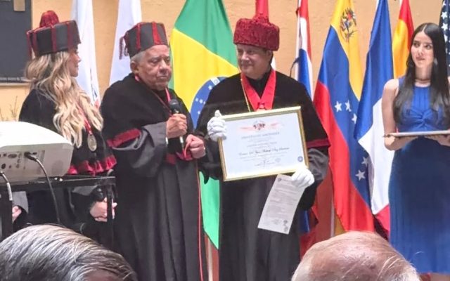 MEXICO: Entregan doctorado
a embajador de R. Dominicana