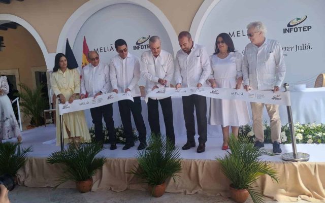 Encabeza inauguración escuela hotelería y turismo Punta Cana