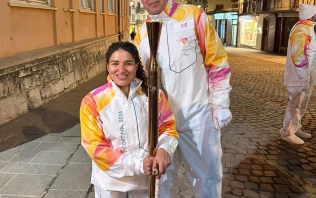 Felipe Vicini y Alejandra Aybar portan antorcha paralímpica