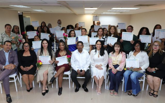 PUERTO RICO: INDEX reconoce grupo graduados de geriatría