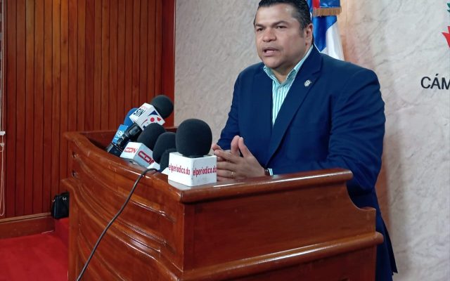 Crespo acusa Obras Publicas  y Alcaldía de mutilar áreas verdes