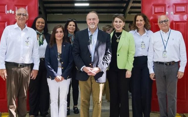 CODEVI recibe a Embajadora y Eencargado de Negocios EEUU