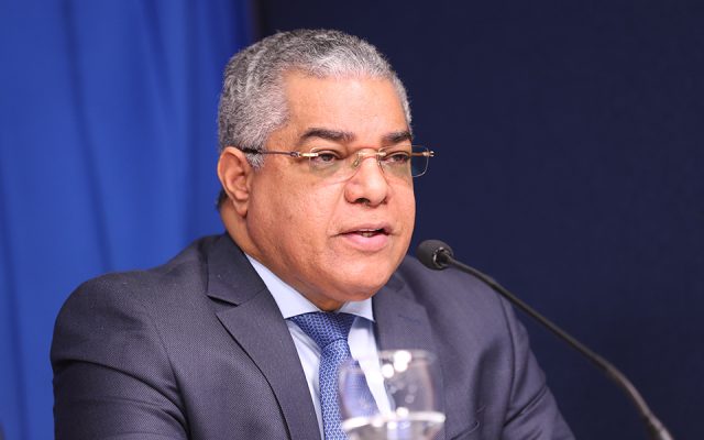 Aconseja que Gobierno recorte el gasto ante alza del petróleo