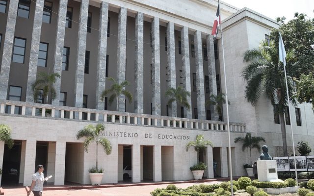 Ministerio de Educación rechaza paros injustificados de docentes