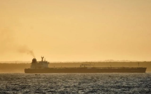 Un petrolero ruso con 100 mil toneladas de crudo llega a Cuba