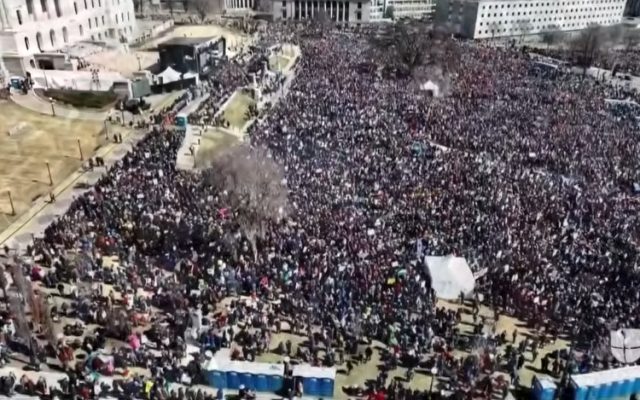 Millones protestan en los EEUU contra Trump y guerra de Irán