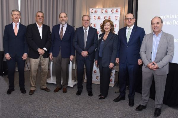 José Luis De Ramón destaca solidez relativa economía de RD