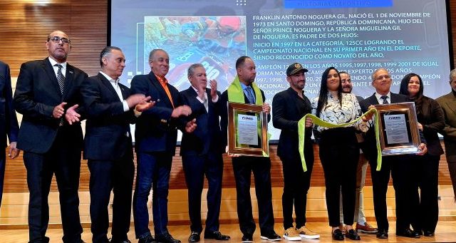 Premian mejores pilotos de RD; exaltan excorredores a la Fama
