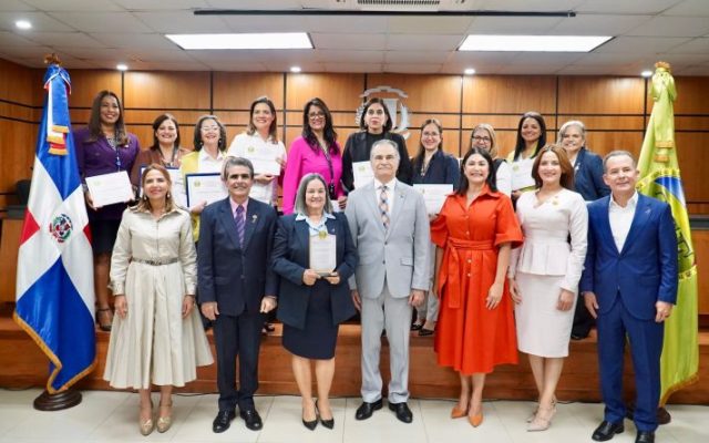 TSE entrega “Trofeo Superior a la Excelencia de la Mujer 2026”