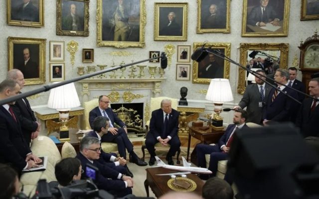Amenaza con imponer embargo a España por postura sobre Irán