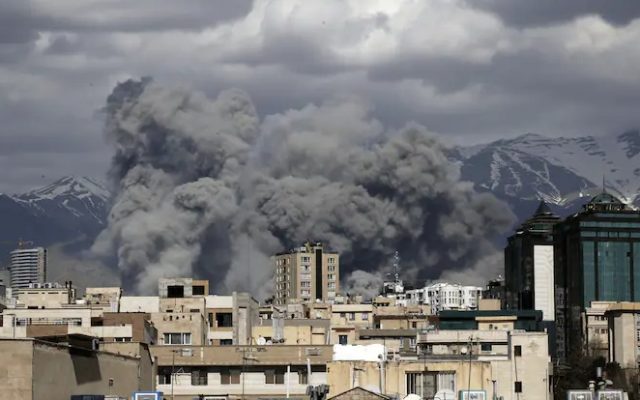 Solo el 27 % estadounidenses aprueba los ataques contra Irán