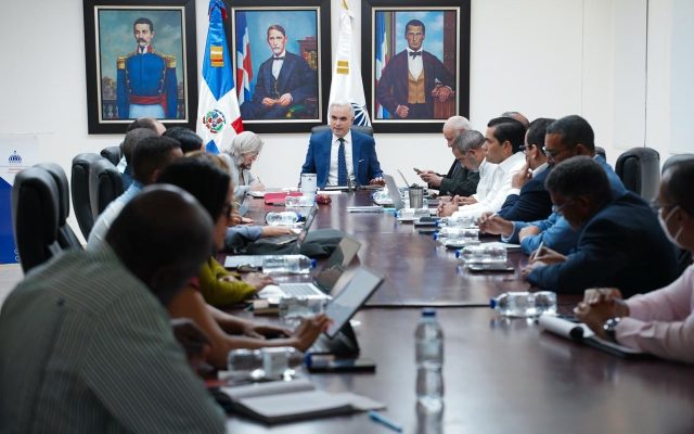 Ministro Educación encabeza reunión año escolar 2026-2027