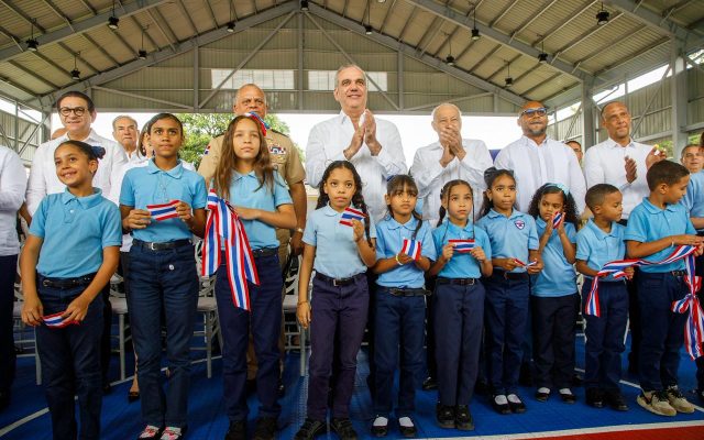 Santiago: El Gobierno inauguró dos instalaciones deportivas