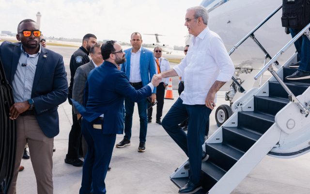 Abinader viajó a EU para asistir a cumbre convocada por Trump