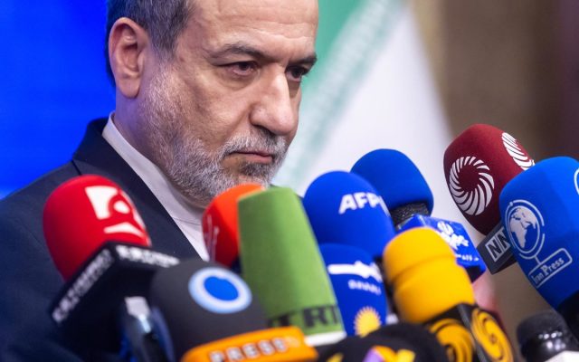 Irán dice a Arabia Saudí “es hora de expulsar fuerzas de EEUU»