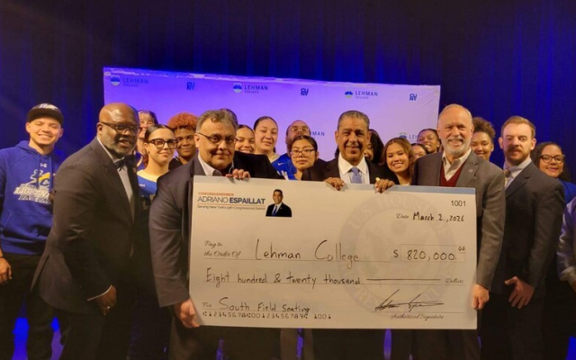 NY: Adriano Espaillat entrega US$820,000 a Lehman College