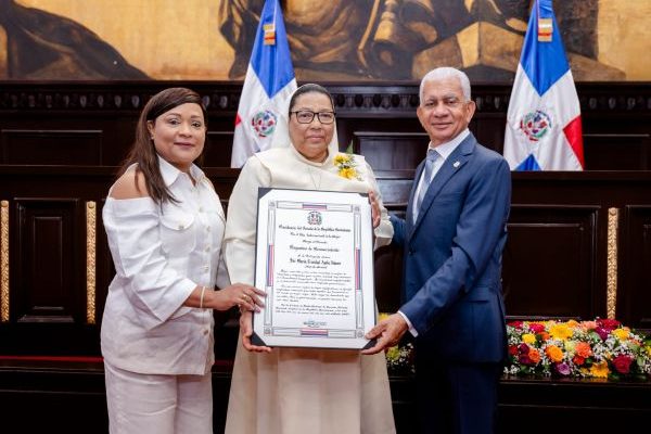Senado reconoce labor social de sor Trinidad Ayala Adames