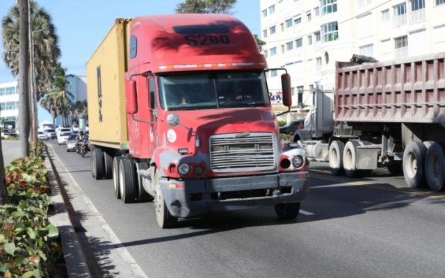 Prohíben circulación vehículos pesados RD del 2 al 6 de abril