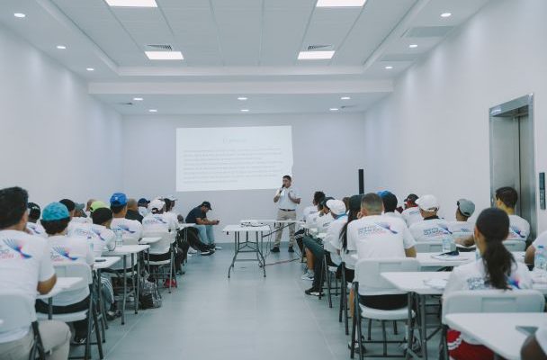 Capacitan técnicos de tenis para Juegos Centroamericanos 2026