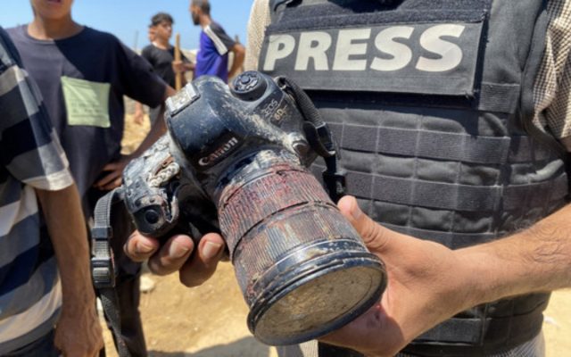 CNN denuncia agresiones de militares israelíes a su equipo