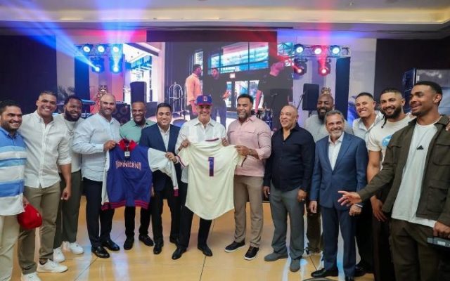 Comisionado de Grandes Ligas destaca apoyo Abinader beisbol