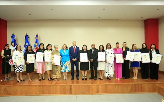 UASD reconoce  a 15 Juezas de RD por sus aportes académicos