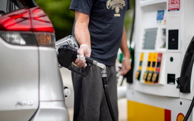 NUEVA YORK: Precio gasolina se acerca a 4 dólares por galón