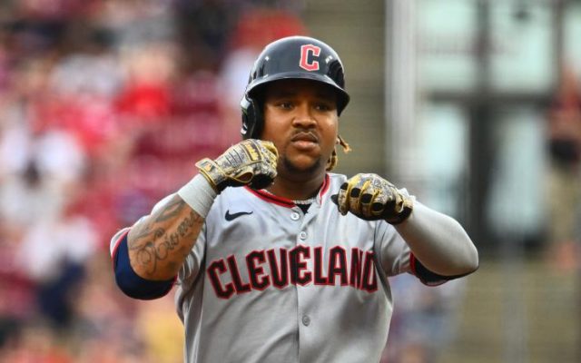 Guardians: José Ramírez se lastima hombro spring training