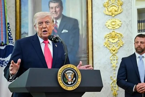 Trump dice Irán le hace «regalo muy grande» en relación Ormuz