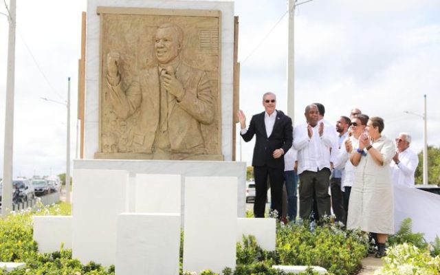 Ponen nombre de José F. Peña Gómez a la avenida Ecológica