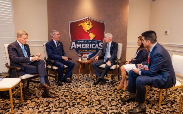 Abinader se reúne con dos altos funcionarios de Estados Unidos