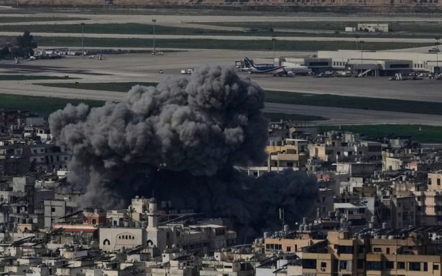 Israel lanza oleada ataques en los suburbios del sur de Beirut