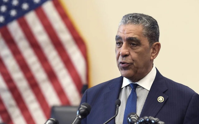 EU: Espaillat y otros demócratas piden investigar compras ICE