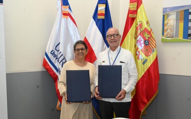 Voluntariado Banreservas y UNIROMANA firman acuerdo