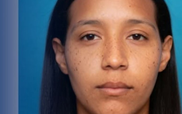 Envían a prisión a profesora por obligar una niña a tragar vómito